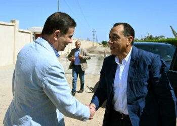 رئيس الوزراء يتفقد مشروعات للإنتاج الزراعي والحيواني بالجيزة ويشجع استثمارات القطاع الخاص