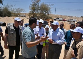 رئيس الهيئة العربية للتصنيع يتفقد مشروعات «حياة كريمة» في أسيوط ويوجه بتسريع التنفيذ