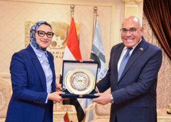 العربية للتصنيع تبحث مع محافظ الوادي الجديد تصنيع احتياجات مشروعات التنمية ودعم الصناعة المحلية