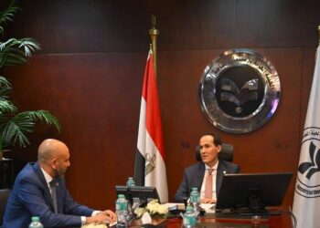 هيئة الاستثمار تبحث مع «موانئ دبي العالمية» خطط التوسع بقطاع الخدمات اللوجستية
