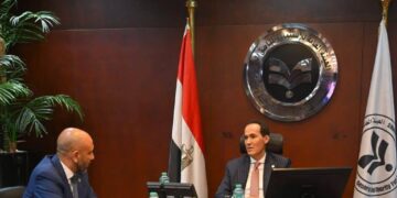 هيئة الاستثمار تبحث مع «موانئ دبي العالمية» خطط التوسع بقطاع الخدمات اللوجستية