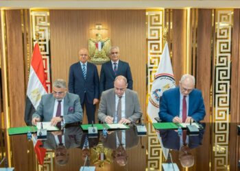 «الإنتاج الحربي» و«اتحاد الصناعات» يوقعان بروتوكولًا لتأهيل الكوادر الفنية ودعم الصناعة الوطنية