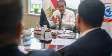 وزير الصحة يبحث إدخال تقنية الروبوت الجراحي إلى مصر .. وتشغيل أول روبوت بمعهد ناصر