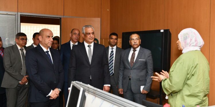 وزيرا الإنتاج الحربي والعمل يبحثان تأهيل الشباب لسوق العمل والتدريب المهني