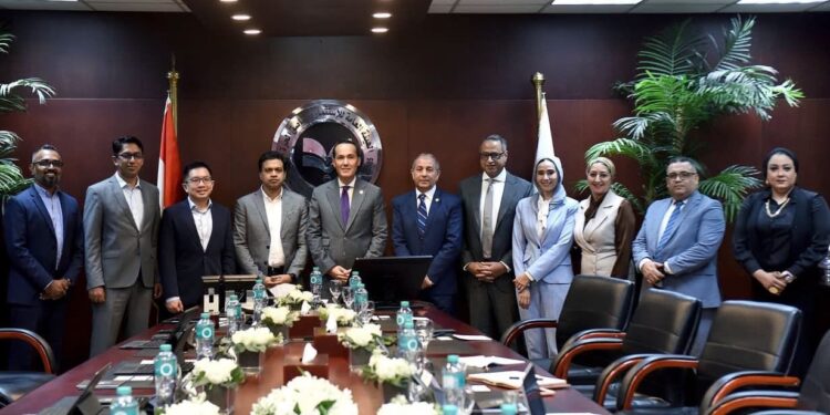 مصر وسنغافورة تبحثان تعزيز الشراكة الاستثمارية وجذب استثمارات جديدة في قطاعات التكنولوجيا والطاقة