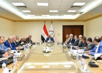 وزير الإنتاج الحربي يتابع مؤشرات أداء الشركات التابعة ويوجه بتعظيم الإنتاج وزيادة الصادرات
