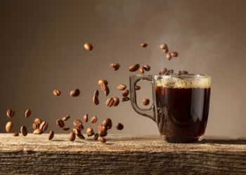  خبراء يحذرون من مخاطر شرب القهوة على معدة فارغة .. مشكلات صحية لمرضى المرارة والقنوات الصفراوية