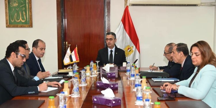 وزير التموين يتابع إنتاج السكر ويؤكد استقرار المخزون الاستراتيجي وتوفير احتياجات المواطنين