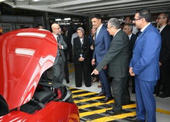 وزير الصناعة يتفقد مصنع جنرال موتورز مصر ويُثني على دخول السيارات الأمريكية إلى السوق المصري