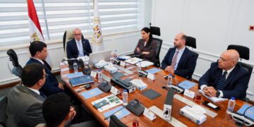 وزير الاستثمار يبحث مع شركة «EVRAID» توطين تكنولوجيا المركبات الكهربائية ودعم الشركات الناشئة