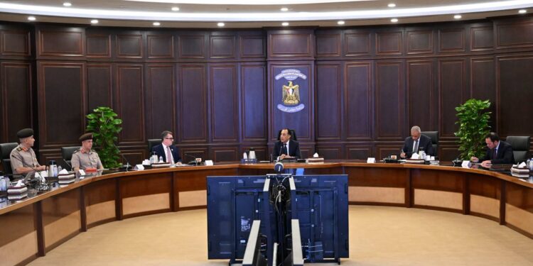 رئيس الوزراء يتابع الاستعدادات لإطلاق المرحلة الثانية من مبادرة «حياة كريمة»