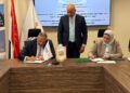 «نقل الكهرباء» توقع عقدًا لتنفيذ خط جهد 220 كيلوفولت لاستيعاب 1100 ميجاوات من طاقة الرياح