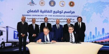 وزير النقل يشهد توقيع اتفاقية الضمان بين “الغرف التجارية” و”الجمارك ” لتسهيل حركة التجارة