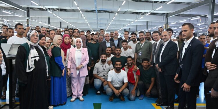 وزير الاستثمار يتفقد المنطقة الحرة بالإسماعيلية لمتابعة التوسعات في المشروعات الجديدة