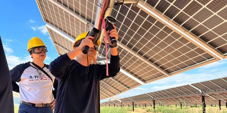 مجلس الوزراء يستعرض استثمارات «Elite Solar» بالسخنة.. مصنع لتوطين صناعة الألواح والخلايا الشمسية في مصر