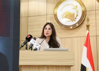 وزيرة الإسكان تسلم عقود توفيق أوضاع الأراضي المضافة بالعبور الجديدة والشروق