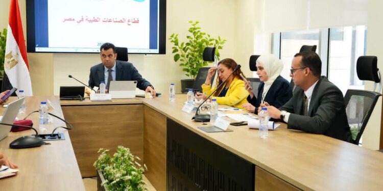 صندوق تنمية الصادرات يبحث مع المجلس التصديري آليات زيادة صادرات الصناعات الطبية
