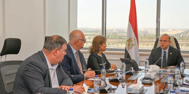 وزير الاستثمار يبحث من بنك “أوف نيويورك” أدوات التمويل وربط الشركات المصرية بالسوق العالمي