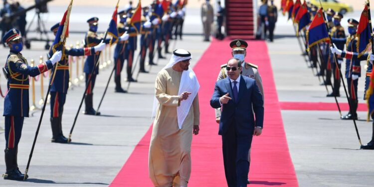 الرئيس السيسي يستقبل محمد بن زايد لبحث تطورات المنطقة .. ويؤكد مكانة الإمارات الخاصة لدى مصر