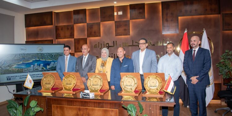بالتعاون مع “بلاك دايموند .. «تطوير التعليم بالوزراء» يحتفل بتخريج أول دفعة من البرنامج المهني للمسوقين العقاريين
