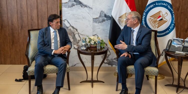 وزير البترول يبحث مع «AIQ» الإماراتية توظيف الذكاء الاصطناعي لتعزيز الاكتشافات والإنتاج