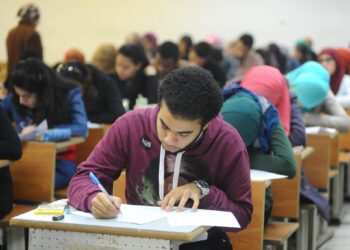 طلاب الثانوية العامة يؤدون امتحان اللغة الأجنبية الأولى وسط استعدادات مكثفة بعدد من المحافظات