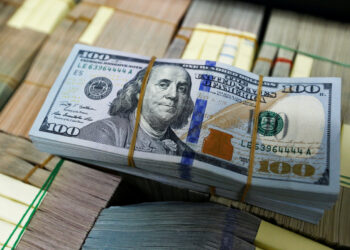 استقرار نسبي لسعر الدولار في البنوك المصرية في بداية تعاملات اليوم.. وأبوظبي الإسلامي الأعلى