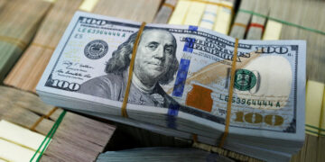 استقرار نسبي لسعر الدولار في البنوك المصرية في بداية تعاملات اليوم.. وأبوظبي الإسلامي الأعلى
