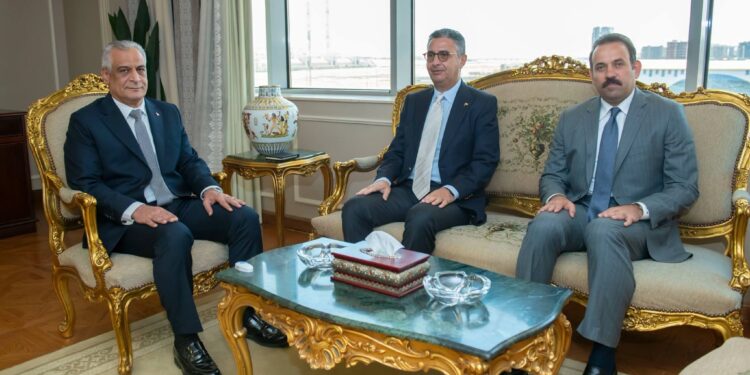 الإنتاج الحربي والتموين وجهاز مستقبل مصر يبحثون دعم المشروعات القومية وتعزيز الأمن الغذائي