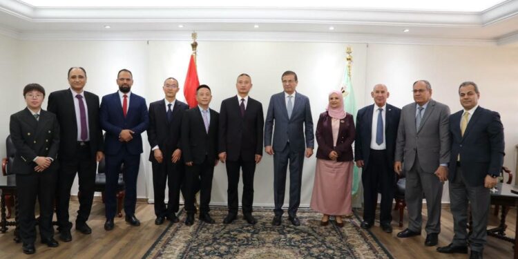 مصر والصين تبحثان توطين صناعة المبيدات ونقل التكنولوجيا الحديثة للقطاع الزراعي