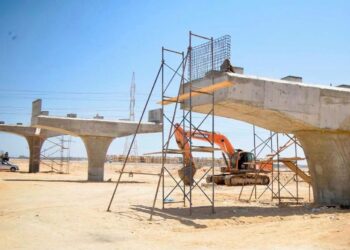 «الإسكان» تتابع مشروعات السويس الجديدة.. 95% نسبة تنفيذ شبكة الغاز
