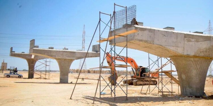«الإسكان» تتابع مشروعات السويس الجديدة.. 95% نسبة تنفيذ شبكة الغاز