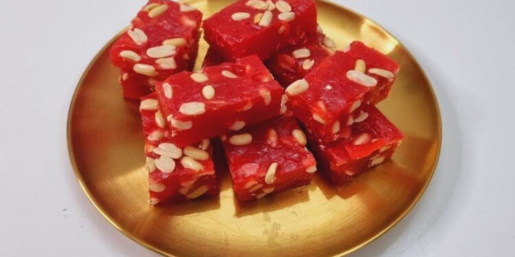 هل الملبن الأحمر آمن؟ مجدي نزيه يكشف مفاجأة عن حلوى المولد الملونة