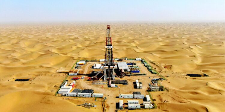 14 منطقة جديدة للبحث والاستكشاف عن البترول والغاز.. فرص استثمارية واعدة في البحر المتوسط والصحراء الغربية