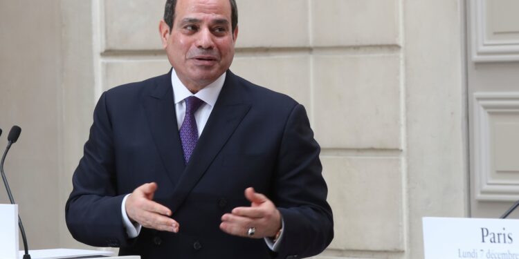 السيسي يوجه بزيادة منافذ بيع السلع المخفضة.. منفذ واحد على الأقل بكل مركز