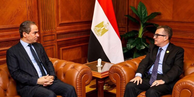 وزير التخطيط ورئيس «الوطنية للإعلام» يبحثان تسوية المديونيات التاريخية لبنك الاستثمار القومي