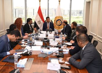 وزير الصناعة يبحث نشاء مصنع لإنتاج الحراريات المتكاملة في مصر بالتعاون مع النمسا