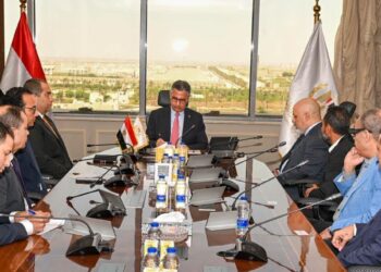 وزير التموين يبحث مع شعبة الذهب تطوير منظومة الدمغ وتشديد الرقابة على الأسواق