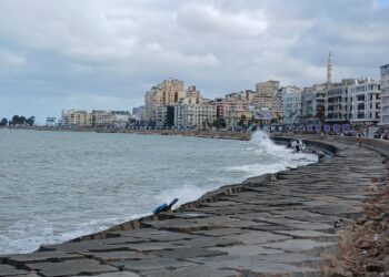 اضطراب البحر يبدأ غدًا.. الإسكندرية ترفع درجة الاستعداد وتحذر المصطافين من النزول للمياه