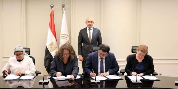 «البكالوريا المصرية».. تدريس كتاب «Dabei» الألماني لطلاب التعليم الثانوي بدءًا من 2026
