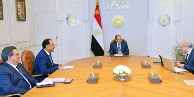 السيسي يوجه بإنشاء مناطق استثمارية متكاملة حول المطارات لجذب الاستثمارات الأجنبية