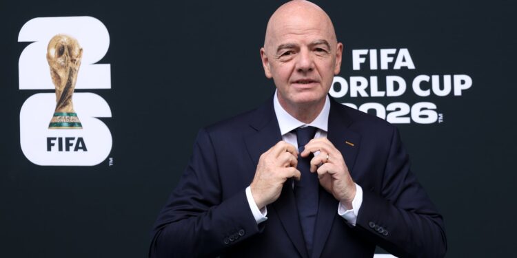 أزمة تهز «فيفا».. سحب الثقة من إنفانتينو بعد التراجع عن صفقة الحقوق التجارية لكأس العالم