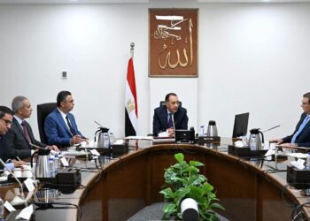 تنفيذًا لتوجيهات الرئيس .. رئيس الوزراء يتابع توافر السلع الاستراتيجية