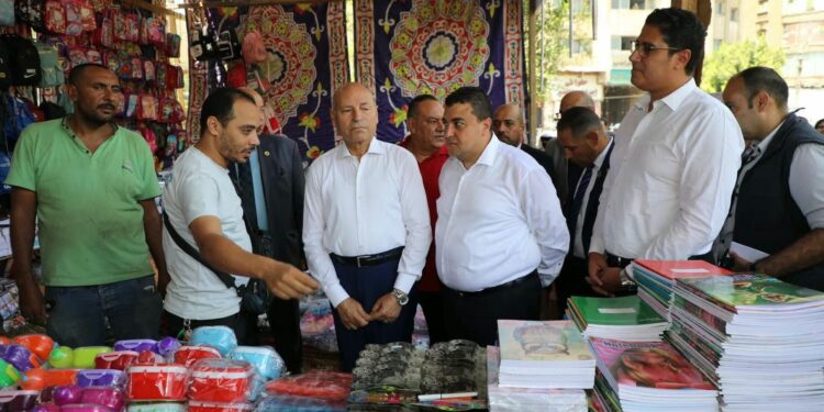 بأسعار منخفضة .. محافظ القاهرة يفتتح معرض «أهلًا مدارس» بوسط القاهرة وباب الشعرية