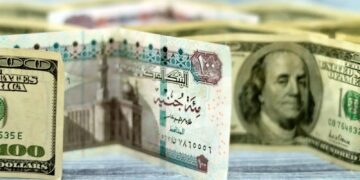 الدولار يقترب من حاجز الـ50 جنيهًا في البنوك المصرية.. 3 سيناريوهات للجنيه المصري