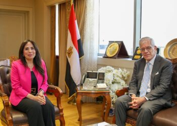 وزيرة الإسكان تبحث مع القائم بأعمال السفير الأمريكي فرص الاستثمار وتحلية المياه