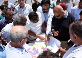 نائب وزيرة الإسكان يتابع أعمال المرافق والطرق بمناطق «بيت الوطن»
