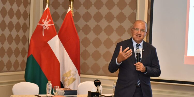 رئيس اتحاد الصناعات المصرية: فرص كبيرة للتعاون الصناعي مع سلطنة عُمان