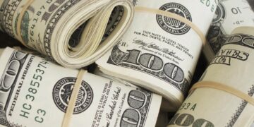 الدولار يتجاوز 50.5 جنيه.. تخارج الأجانب يضغط على سوق الصرف