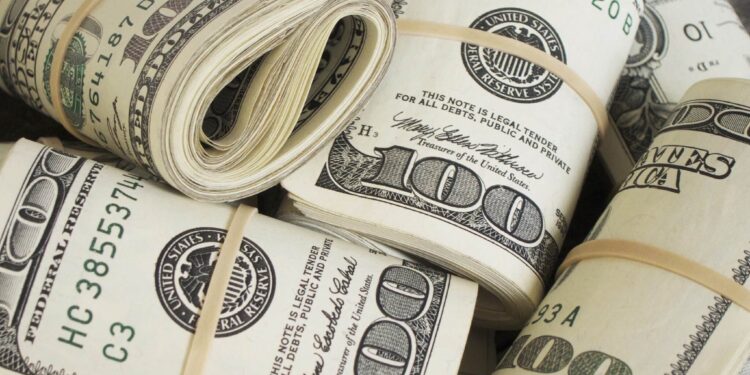 الدولار يتجاوز 50.5 جنيه.. تخارج الأجانب يضغط على سوق الصرف